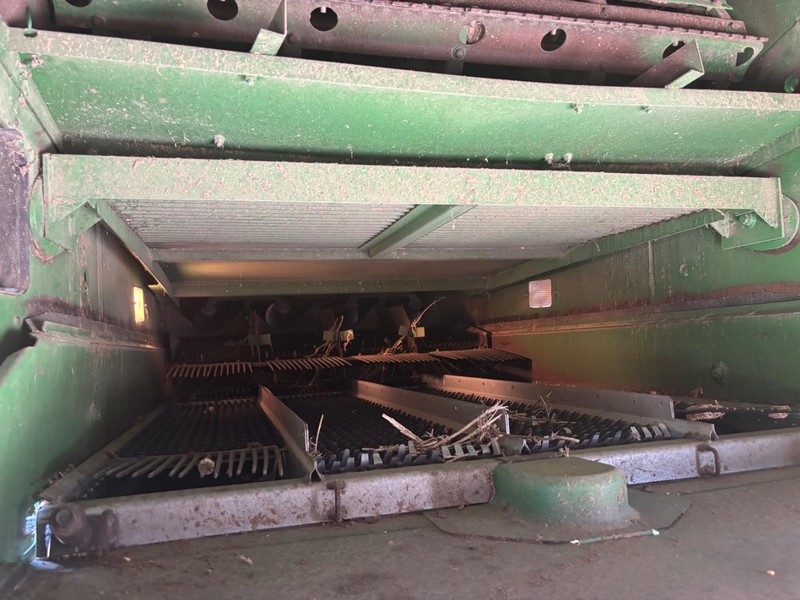 John Deere 9660STS Vehicle Full-screen Gallery Image 22