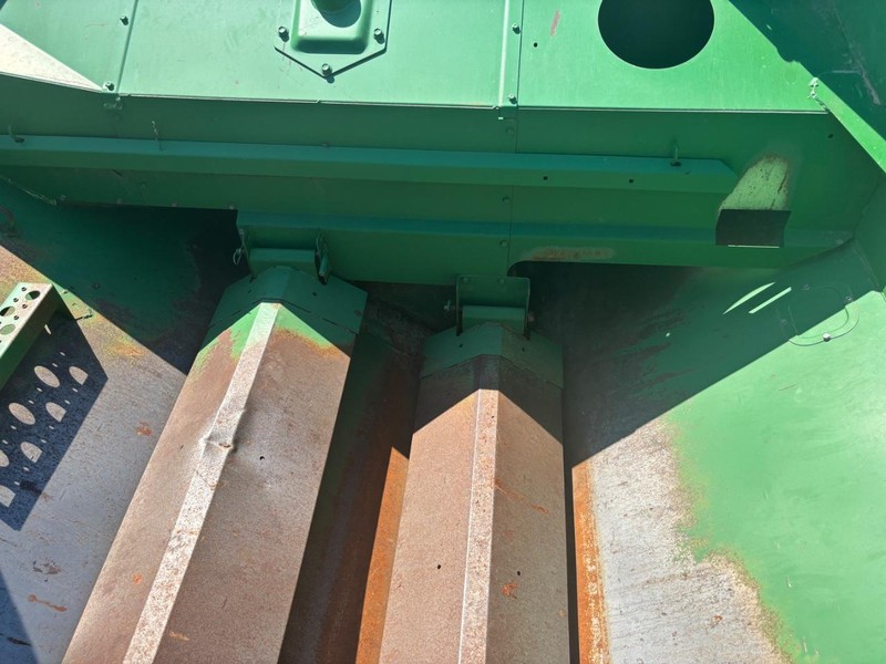 John Deere 9660STS Vehicle Full-screen Gallery Image 29