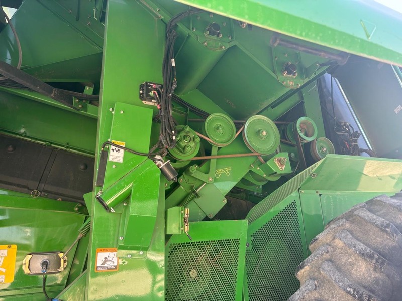 John Deere 9660STS Vehicle Full-screen Gallery Image 35