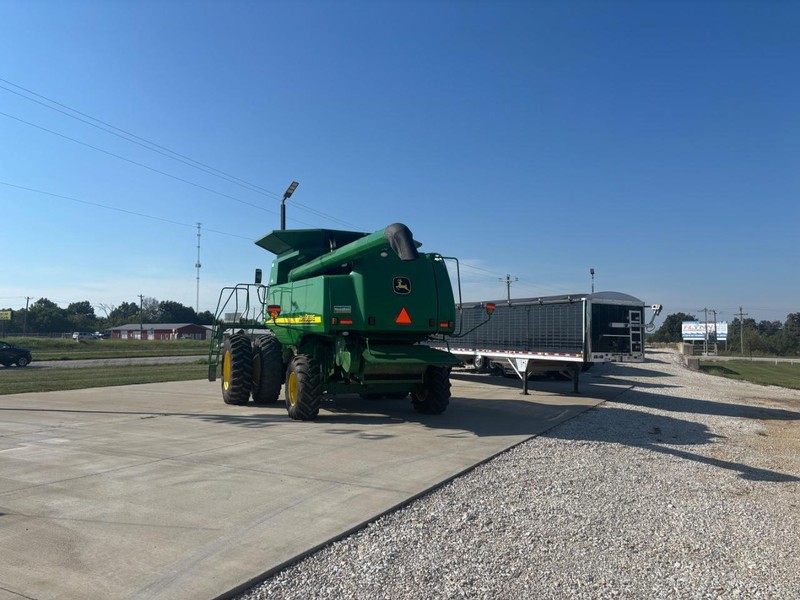 John Deere 9660STS Vehicle Full-screen Gallery Image 36