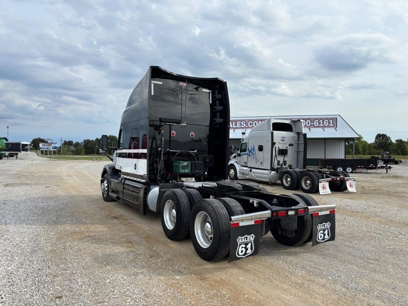 Peterbilt 579 ULTRALOFT Vehicle Full-screen Gallery Image 06