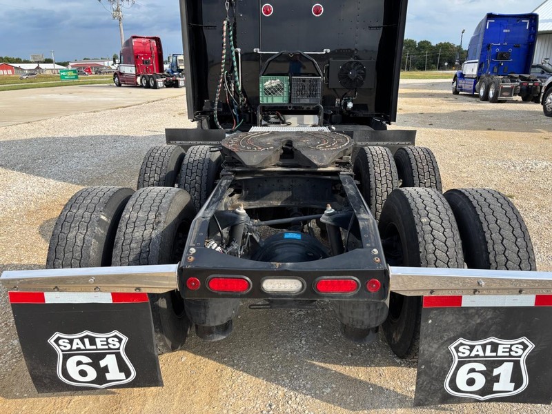 Peterbilt 579 ULTRALOFT Vehicle Full-screen Gallery Image 08