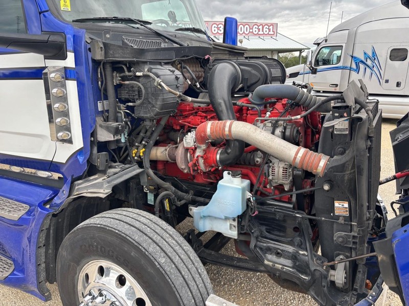 Peterbilt 579 ULTRALOFT Vehicle Full-screen Gallery Image 08