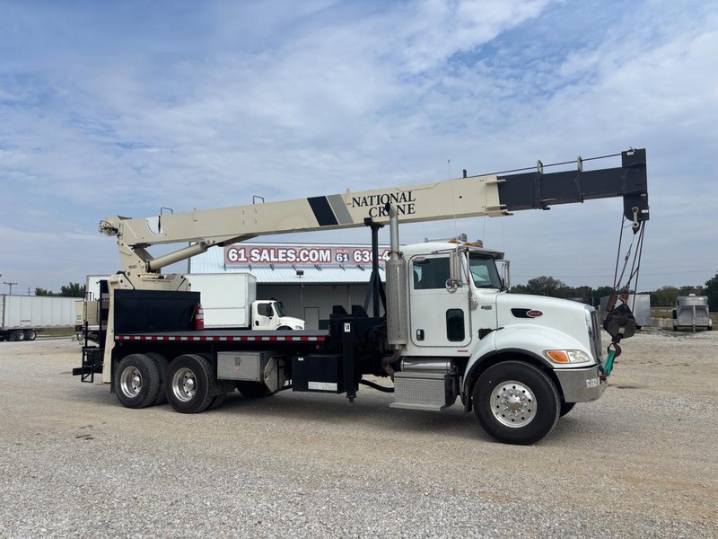 Peterbilt 335 Vehicle Full-screen Gallery Image 02