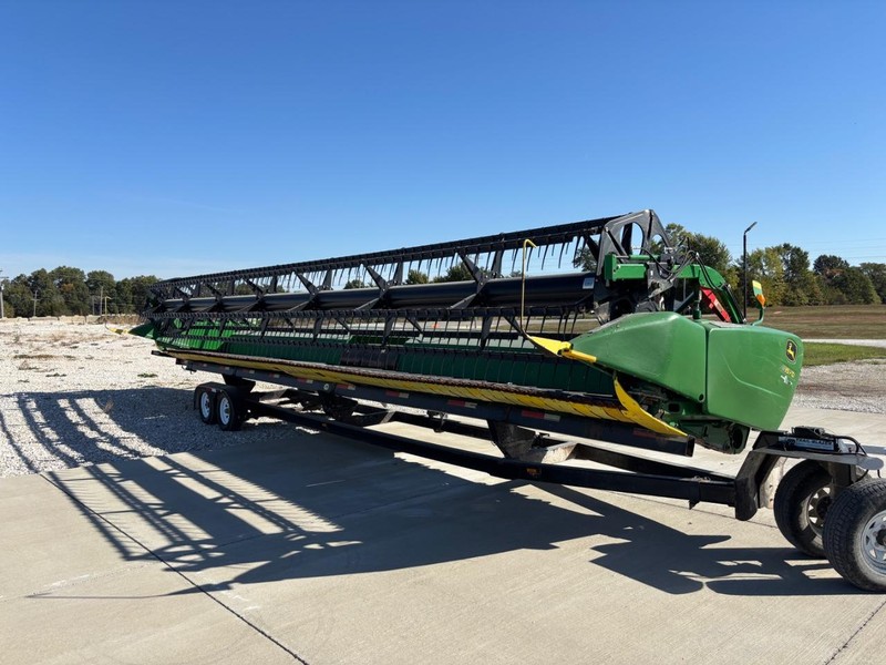 John Deere 635FD Vehicle Full-screen Gallery Image 02