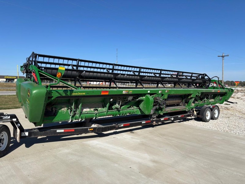 John Deere 635FD Vehicle Full-screen Gallery Image 03