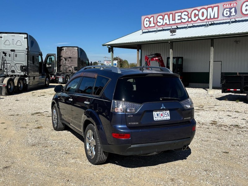 Mitsubishi Outlander Vehicle Full-screen Gallery Image 03