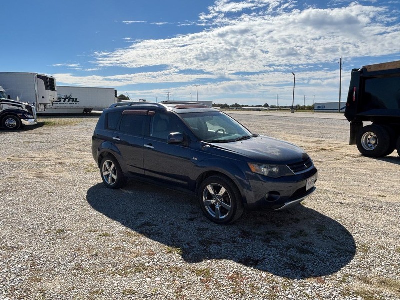 Mitsubishi Outlander Vehicle Full-screen Gallery Image 04