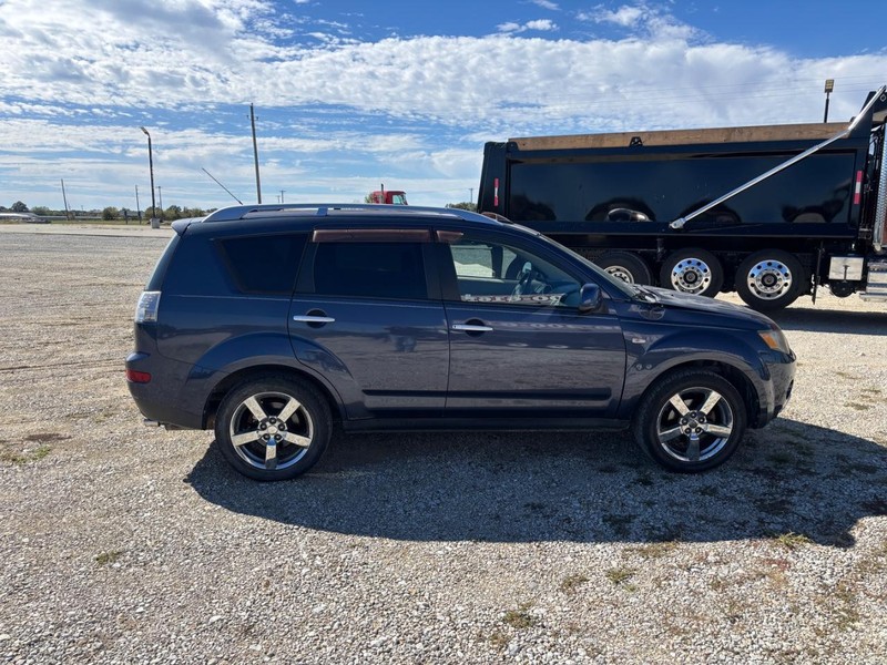 Mitsubishi Outlander Vehicle Full-screen Gallery Image 05