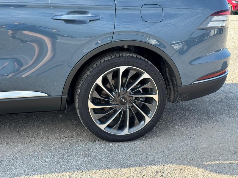 Lincoln Aviator Vehicle Full-screen Gallery Image 10