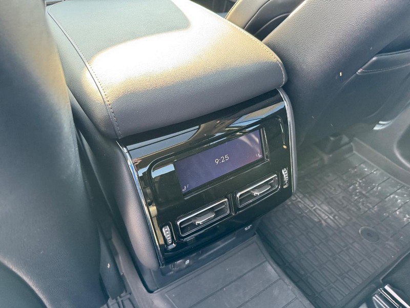 Lincoln Aviator Vehicle Full-screen Gallery Image 13