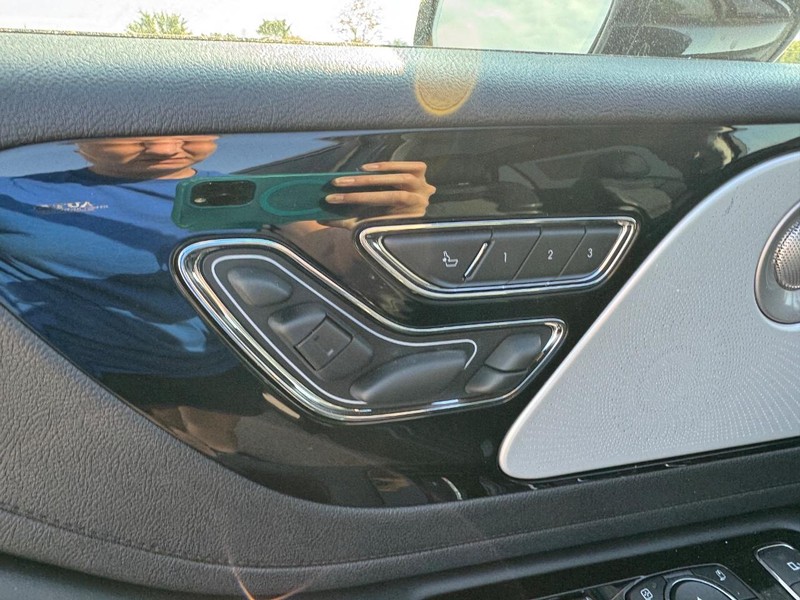 Lincoln Aviator Vehicle Full-screen Gallery Image 21