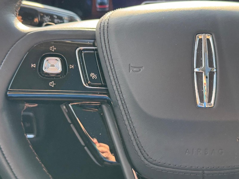 Lincoln Aviator Vehicle Full-screen Gallery Image 23