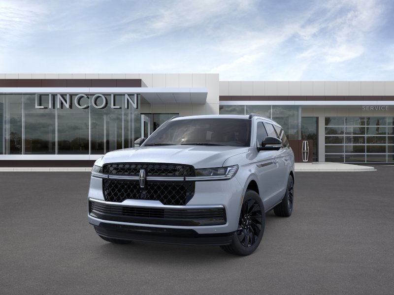 Lincoln Navigator Vehicle Full-screen Gallery Image 02