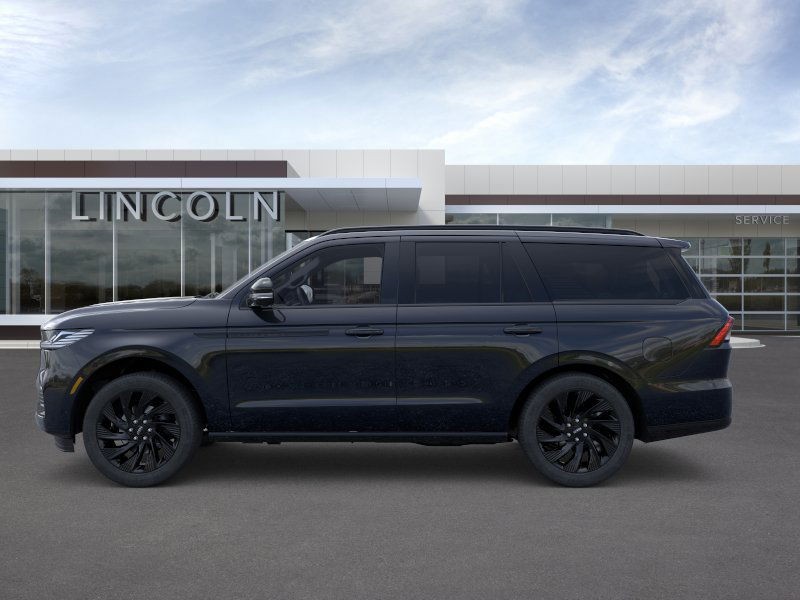 Lincoln Navigator Vehicle Full-screen Gallery Image 03