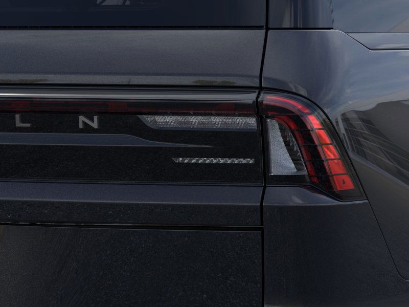 Lincoln Navigator Vehicle Full-screen Gallery Image 22