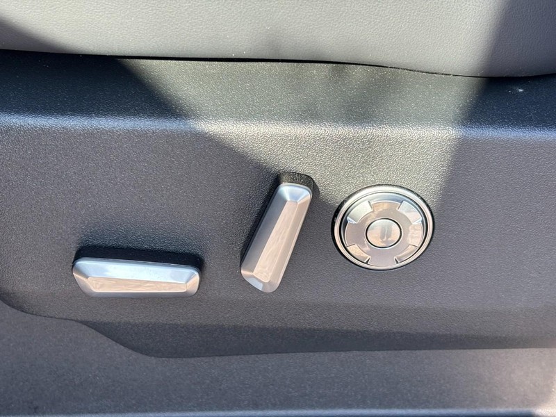 Lincoln Navigator Vehicle Full-screen Gallery Image 27