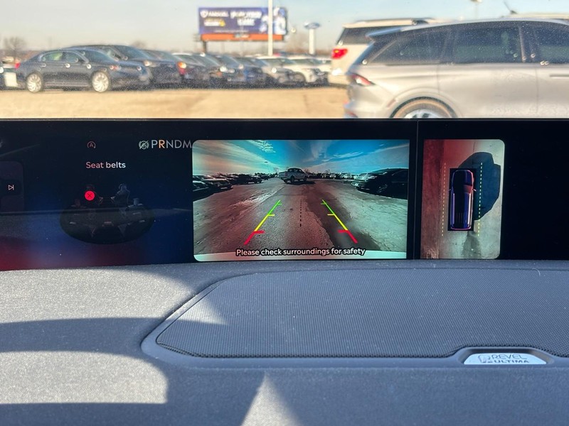 Lincoln Navigator L Vehicle Full-screen Gallery Image 25