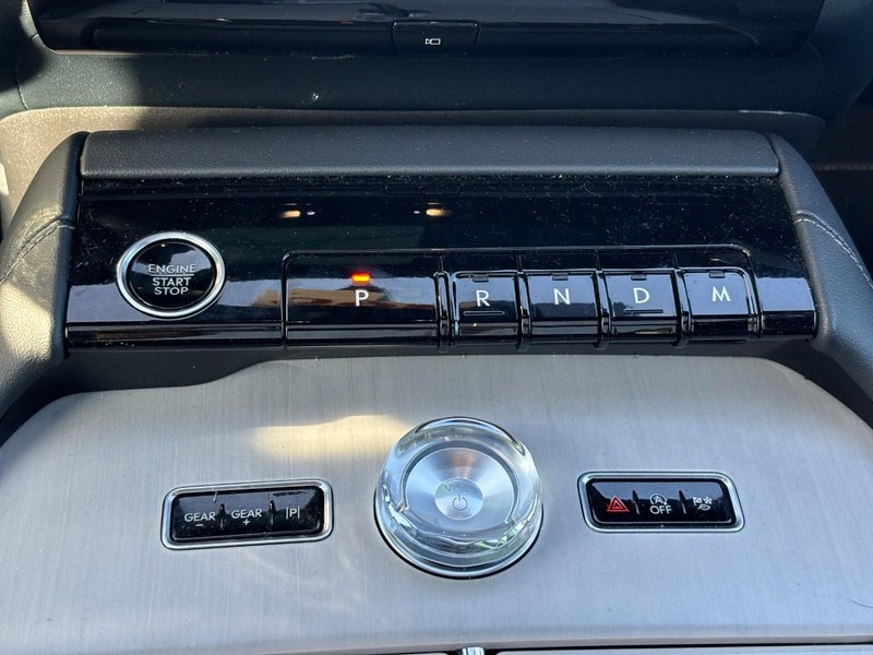 Lincoln Navigator L Vehicle Full-screen Gallery Image 27