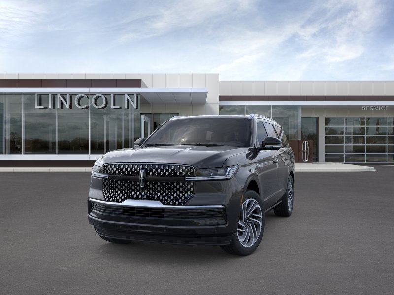 Lincoln Navigator Vehicle Full-screen Gallery Image 02