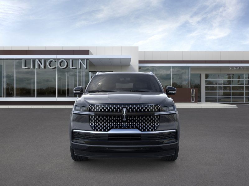 Lincoln Navigator Vehicle Full-screen Gallery Image 06