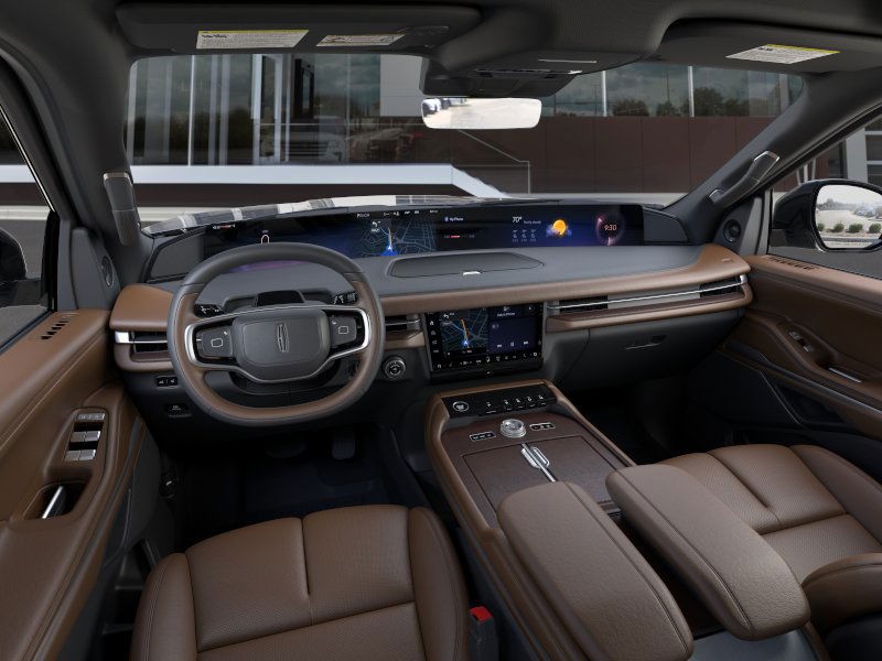 Lincoln Navigator Vehicle Full-screen Gallery Image 10