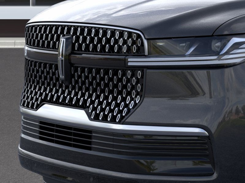 Lincoln Navigator Vehicle Full-screen Gallery Image 18