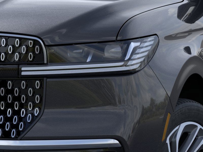 Lincoln Navigator Vehicle Full-screen Gallery Image 19