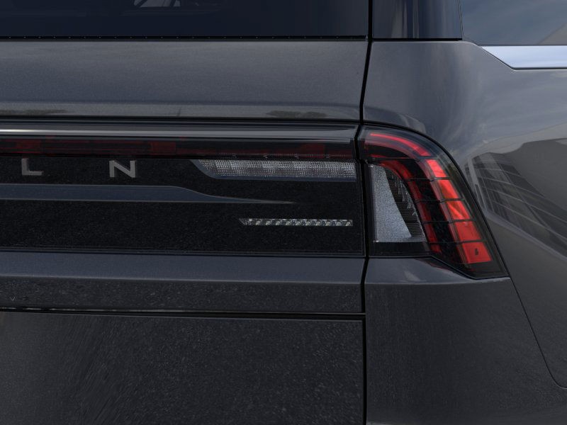 Lincoln Navigator Vehicle Full-screen Gallery Image 22