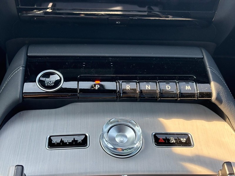 Lincoln Navigator Vehicle Full-screen Gallery Image 27