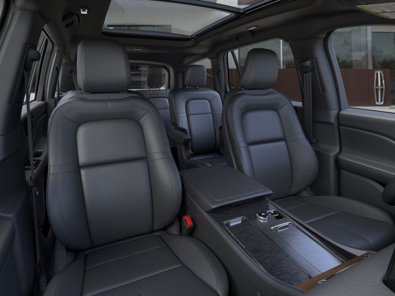 Lincoln Aviator Vehicle Full-screen Gallery Image 11