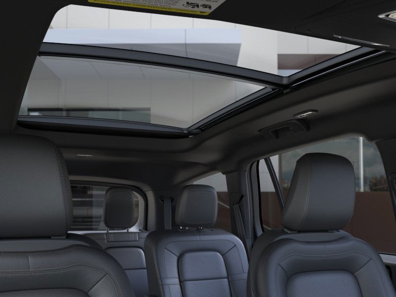 Lincoln Aviator Vehicle Full-screen Gallery Image 23