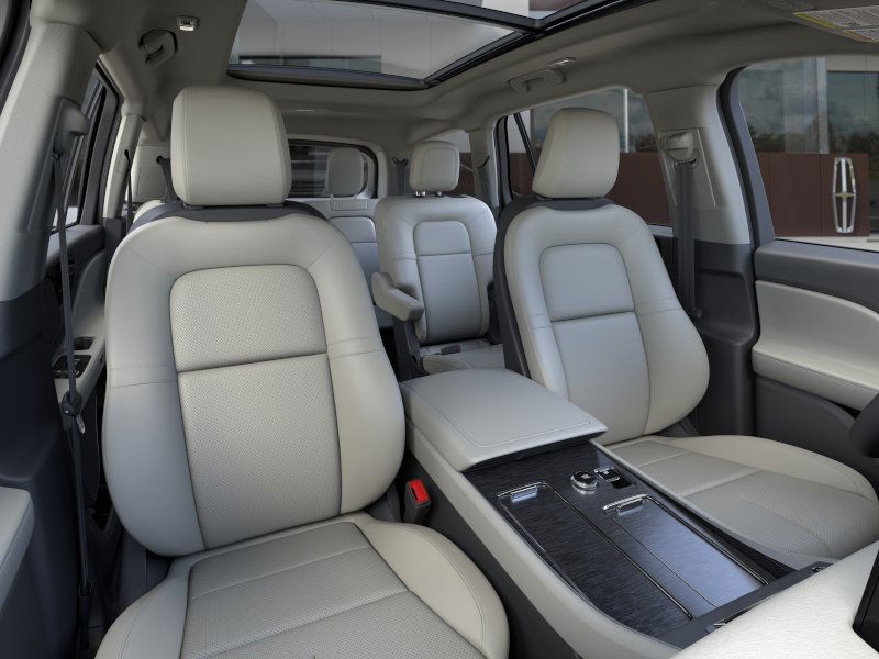 Lincoln Aviator Vehicle Full-screen Gallery Image 11