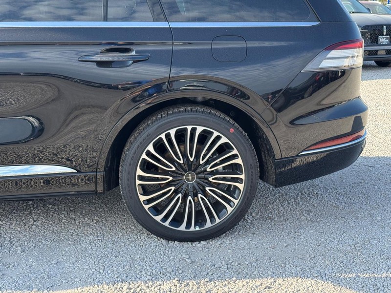 Lincoln Aviator Vehicle Full-screen Gallery Image 10