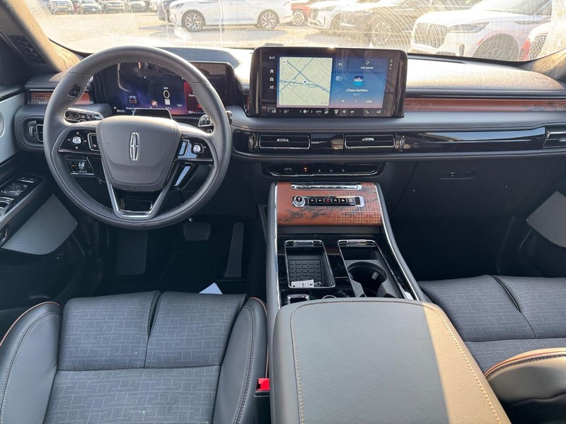 Lincoln Aviator Vehicle Full-screen Gallery Image 14