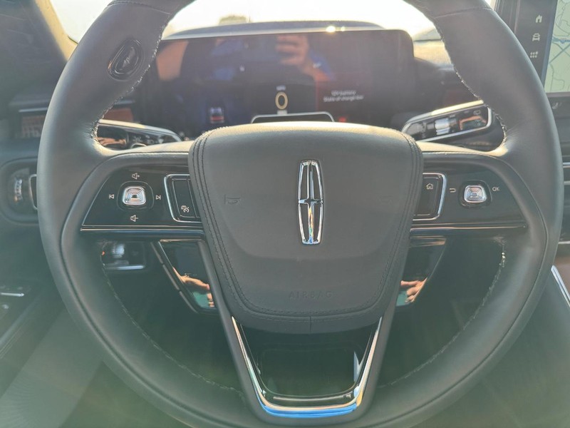 Lincoln Aviator Vehicle Full-screen Gallery Image 21