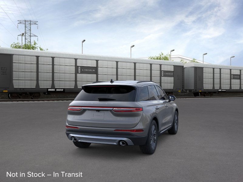 Lincoln Corsair Vehicle Full-screen Gallery Image 09