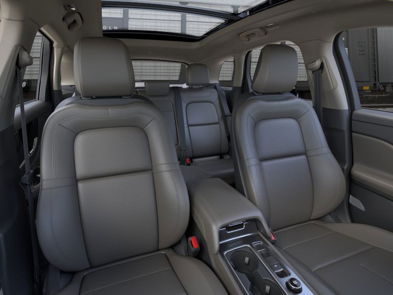 Lincoln Corsair Vehicle Full-screen Gallery Image 11