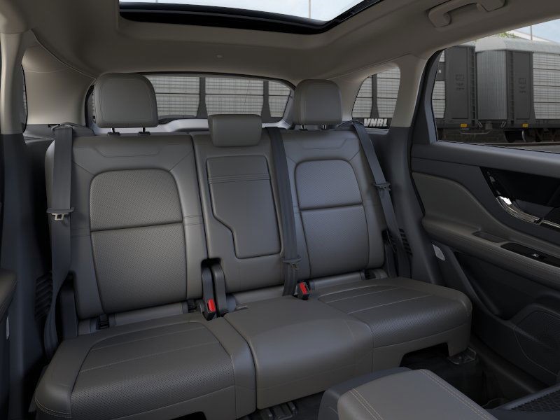 Lincoln Corsair Vehicle Full-screen Gallery Image 12