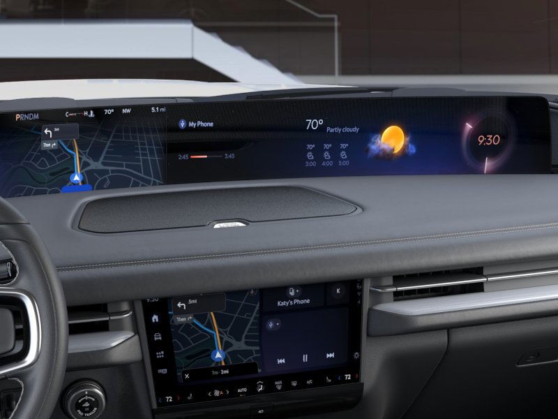 Lincoln Navigator Vehicle Full-screen Gallery Image 15