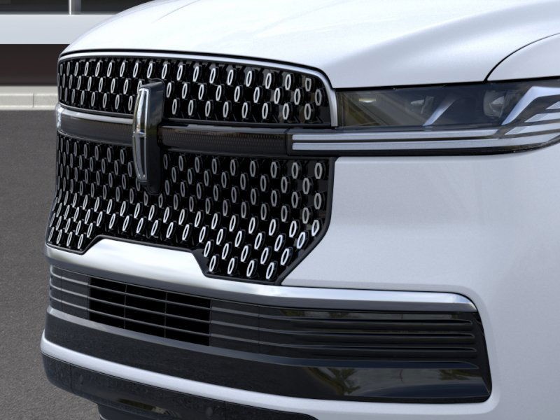 Lincoln Navigator Vehicle Full-screen Gallery Image 18
