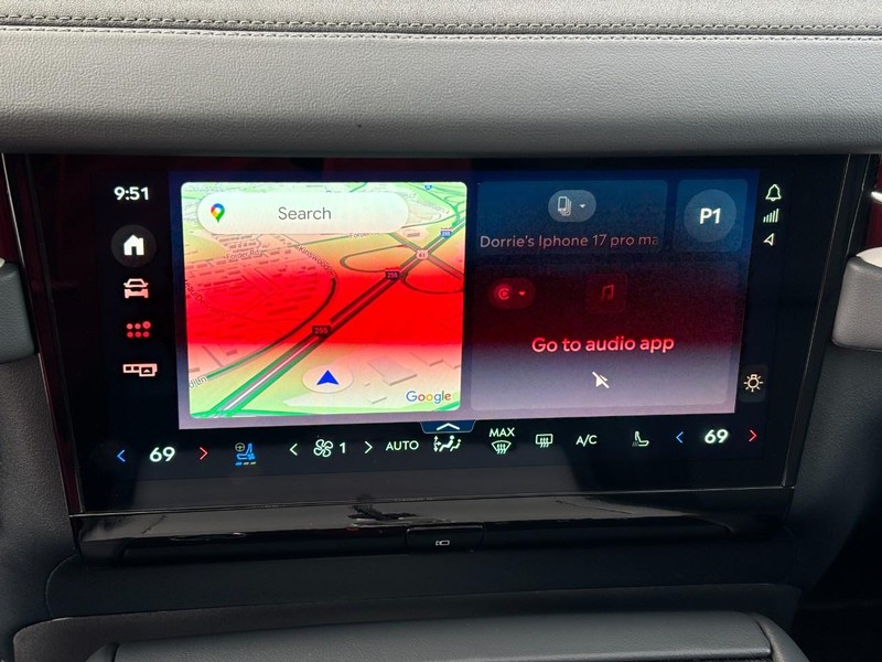 Lincoln Navigator Vehicle Full-screen Gallery Image 26