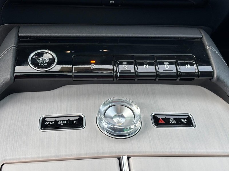 Lincoln Navigator Vehicle Full-screen Gallery Image 27