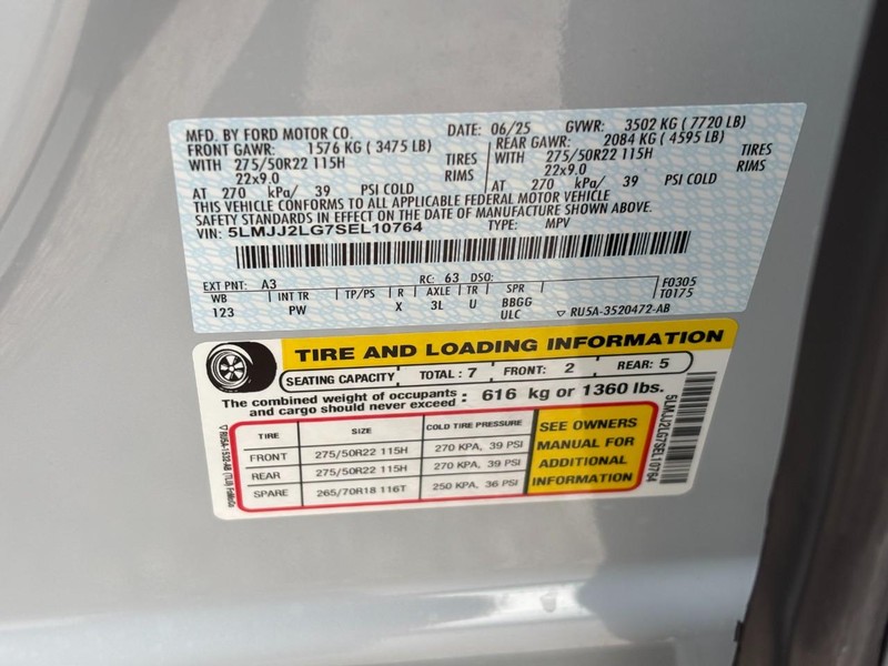 Lincoln Navigator Vehicle Full-screen Gallery Image 28