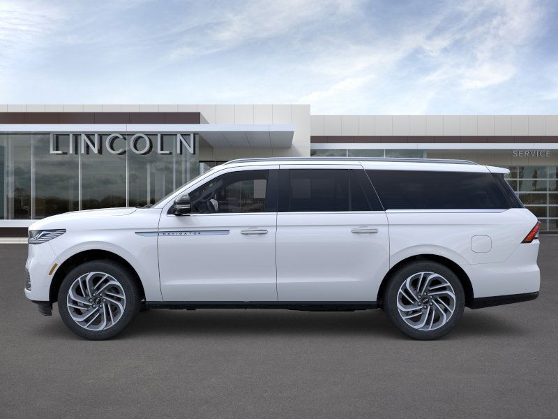 Lincoln Navigator L Vehicle Full-screen Gallery Image 03