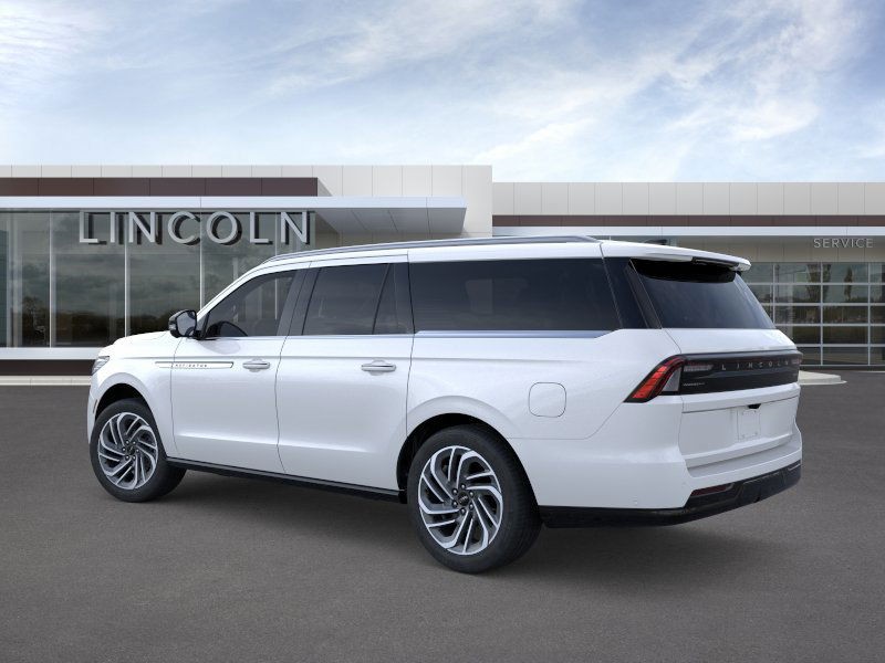 Lincoln Navigator L Vehicle Full-screen Gallery Image 04