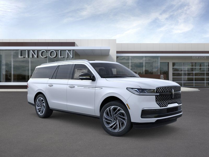 Lincoln Navigator L Vehicle Full-screen Gallery Image 07