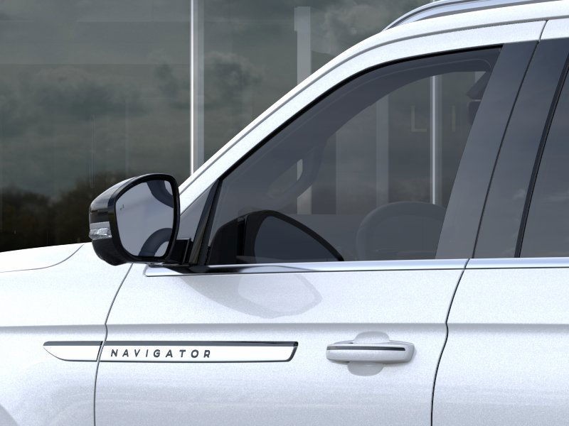 Lincoln Navigator L Vehicle Full-screen Gallery Image 21