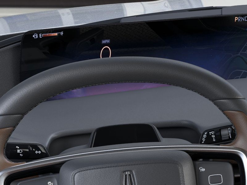 Lincoln Navigator L Vehicle Full-screen Gallery Image 14