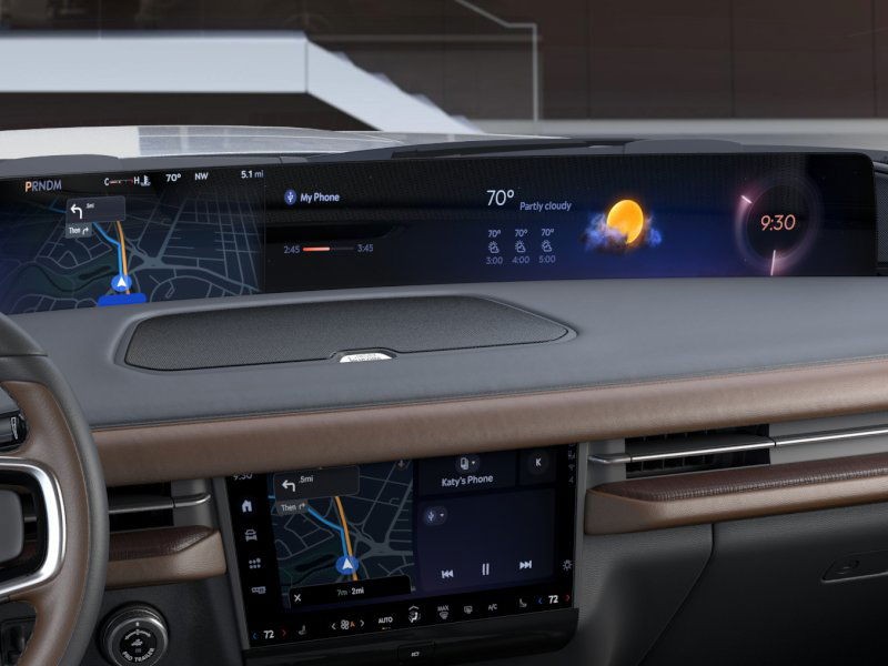 Lincoln Navigator L Vehicle Full-screen Gallery Image 15